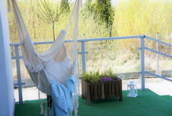 Hamak lub huśtawka – to ożywi Twój balkon